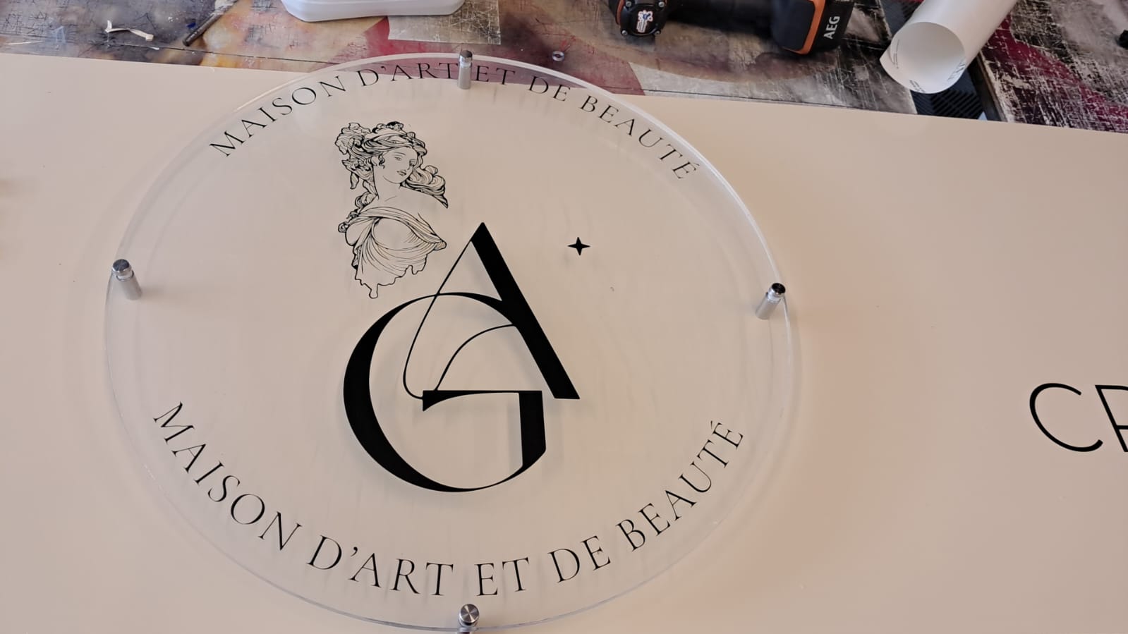 Enseigne maison d'art et de beauté